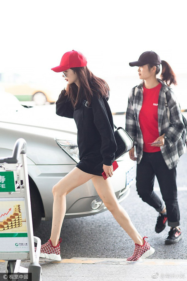 Giữa tin đồn ly hôn, Dương Mịch lặng lẽ trở về Hồng Kông - Ảnh 16.