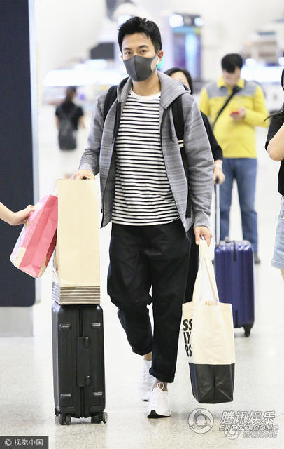 Giữa tin đồn ly hôn, Dương Mịch lặng lẽ trở về Hồng Kông - Ảnh 20.