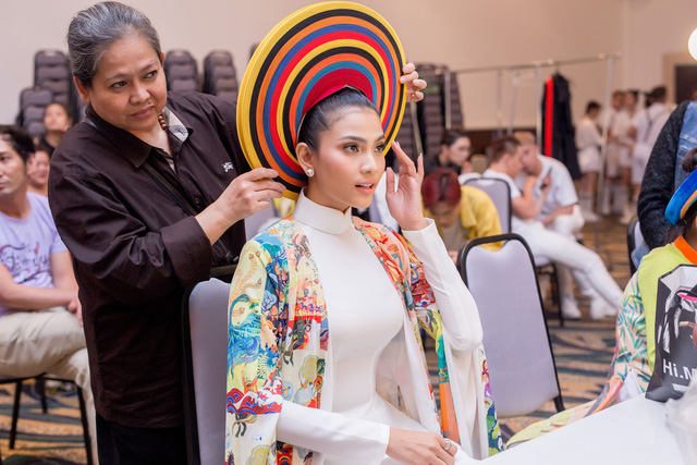 Trương Thị May làm vedette, Lệ Hằng ngọt ngào mừng ngày Quốc tế Thiếu nhi - Ảnh 18. Trương Thị May làm vedette, Lệ Hằng ngọt ngào mừng ngày Quốc tế Thiếu nhi - Ảnh 18.