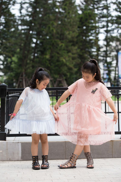 &ldquo;&Aacute;i nữ&rdquo; &ocirc;ng tr&ugrave;m Phan Qu&acirc;n phim &ldquo;Người ph&aacute;n xử&rdquo; khoe con g&aacute;i - Ảnh 12.