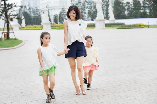 &ldquo;&Aacute;i nữ&rdquo; &ocirc;ng tr&ugrave;m Phan Qu&acirc;n phim &ldquo;Người ph&aacute;n xử&rdquo; khoe con g&aacute;i - Ảnh 22.