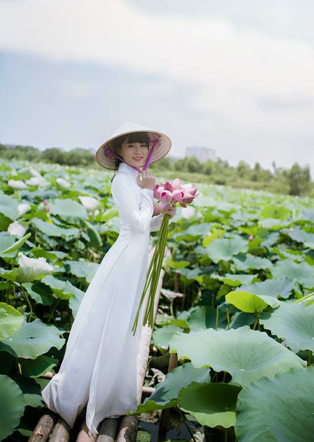 Nữ sinh Bưu chính viễn thông thích đọc sách, yêu hoa sen - Ảnh 6. Nữ sinh Bưu chính viễn thông thích đọc sách, yêu hoa sen - Ảnh 6.