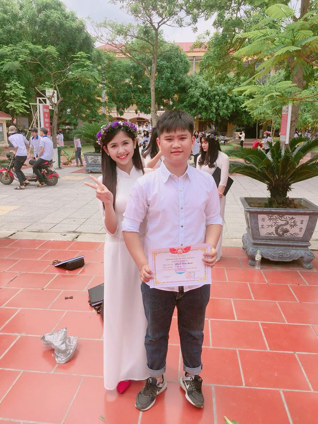 Hot girl mắt lác xinh đẹp như búp bê ngày tốt nghiệp cấp 3 - Ảnh 6. Hot girl mắt lác xinh đẹp như búp bê ngày tốt nghiệp cấp 3 - Ảnh 6.