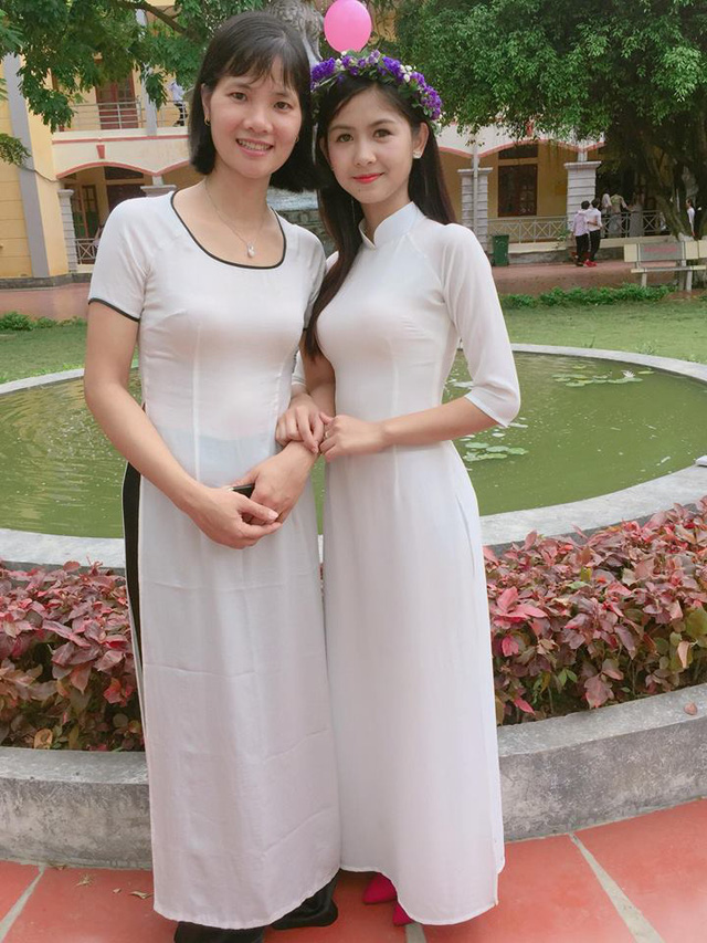 Hot girl mắt lác xinh đẹp như búp bê ngày tốt nghiệp cấp 3 - Ảnh 12. Hot girl mắt lác xinh đẹp như búp bê ngày tốt nghiệp cấp 3 - Ảnh 12.
