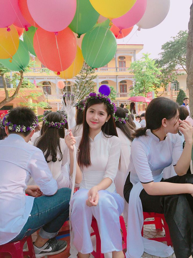 Hot girl mắt lác xinh đẹp như búp bê ngày tốt nghiệp cấp 3 - Ảnh 14. Hot girl mắt lác xinh đẹp như búp bê ngày tốt nghiệp cấp 3 - Ảnh 14.