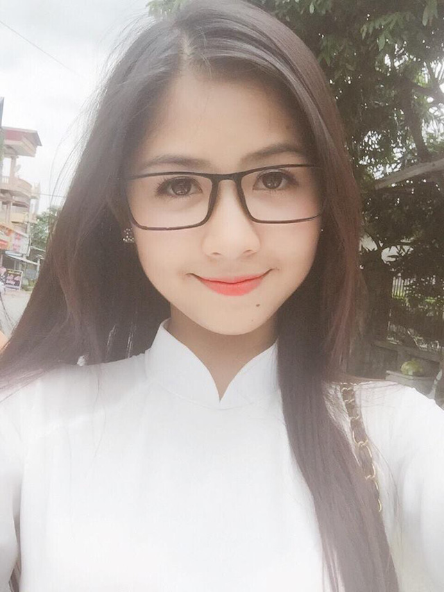 Hot girl mắt lác xinh đẹp như búp bê ngày tốt nghiệp cấp 3 - Ảnh 20. Hot girl mắt lác xinh đẹp như búp bê ngày tốt nghiệp cấp 3 - Ảnh 20.