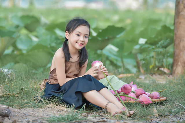 Giải nhiệt mùa hè với bộ ảnh hai chị em dạo đầm sen mát mẻ - Ảnh 16. Giải nhiệt mùa hè với bộ ảnh hai chị em dạo đầm sen mát mẻ - Ảnh 16.
