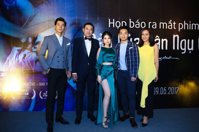 Dàn sao Việt lộng lẫy đến xem phim có nhiều cảnh nóng của Hồng Ánh - Ảnh 2. Dàn sao Việt lộng lẫy đến xem phim có nhiều cảnh nóng của Hồng Ánh - Ảnh 2.