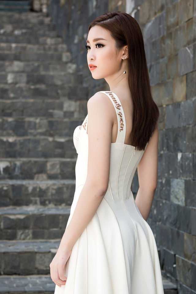 Hoa hậu Mỹ Linh “lột xác” gợi cảm đi chấm thi The Face - Ảnh 2. Hoa hậu Mỹ Linh “lột xác” gợi cảm đi chấm thi The Face - Ảnh 2.
