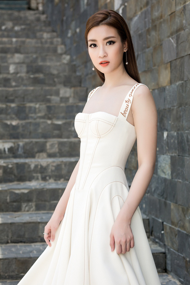Hoa hậu Mỹ Linh “lột xác” gợi cảm đi chấm thi The Face - Ảnh 12. Hoa hậu Mỹ Linh “lột xác” gợi cảm đi chấm thi The Face - Ảnh 12.