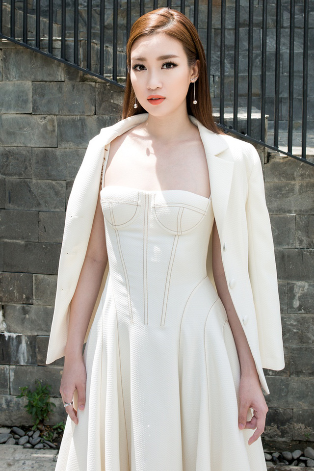 Hoa hậu Mỹ Linh “lột xác” gợi cảm đi chấm thi The Face - Ảnh 16. Hoa hậu Mỹ Linh “lột xác” gợi cảm đi chấm thi The Face - Ảnh 16.