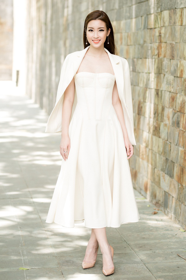 Hoa hậu Mỹ Linh “lột xác” gợi cảm đi chấm thi The Face - Ảnh 22. Hoa hậu Mỹ Linh “lột xác” gợi cảm đi chấm thi The Face - Ảnh 22.