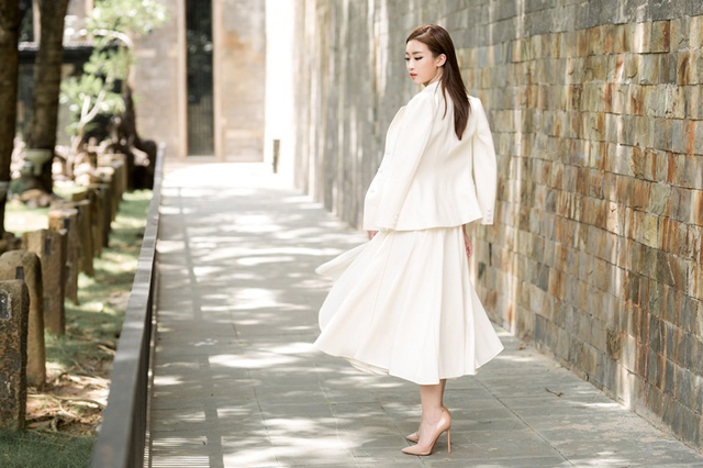 Hoa hậu Mỹ Linh “lột xác” gợi cảm đi chấm thi The Face - Ảnh 24. Hoa hậu Mỹ Linh “lột xác” gợi cảm đi chấm thi The Face - Ảnh 24.