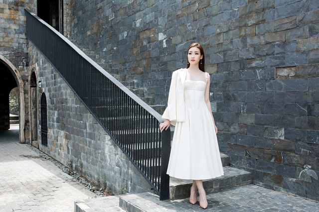 Hoa hậu Mỹ Linh “lột xác” gợi cảm đi chấm thi The Face - Ảnh 26. Hoa hậu Mỹ Linh “lột xác” gợi cảm đi chấm thi The Face - Ảnh 26.
