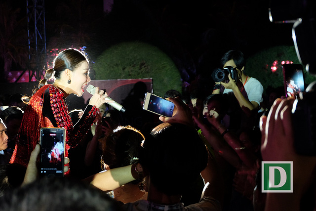 Tóc Tiên, Thu Minh lần đầu song ca nóng bỏng sân khấu Đà thành - Ảnh 14. Tóc Tiên, Thu Minh lần đầu song ca nóng bỏng sân khấu Đà thành - Ảnh 14.