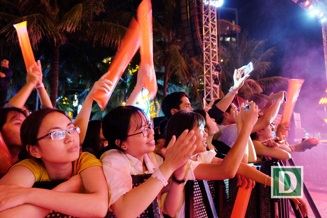 Tóc Tiên, Thu Minh lần đầu song ca nóng bỏng sân khấu Đà thành - Ảnh 22. Tóc Tiên, Thu Minh lần đầu song ca nóng bỏng sân khấu Đà thành - Ảnh 22.