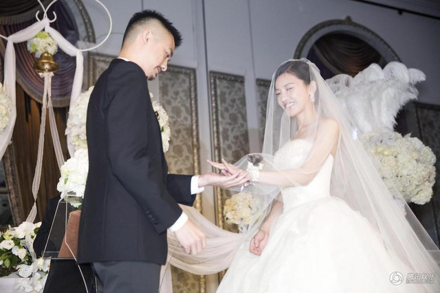 Đám cưới đẹp như mơ của mỹ nhân Dương Tử San - Ảnh 10. Đám cưới đẹp như mơ của mỹ nhân Dương Tử San - Ảnh 10.