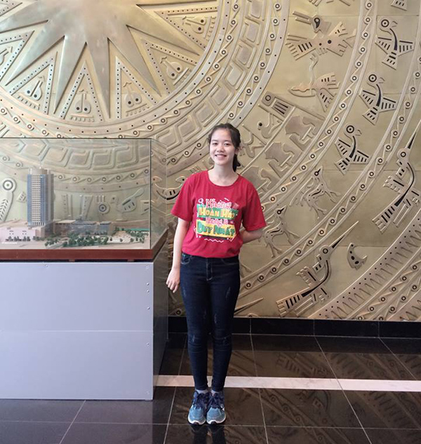 Nụ cười tỏa nắng của nữ sinh Hải Dương thi Đường lên đỉnh Olympia - Ảnh 14. Nụ cười tỏa nắng của nữ sinh Hải Dương thi Đường lên đỉnh Olympia - Ảnh 14.