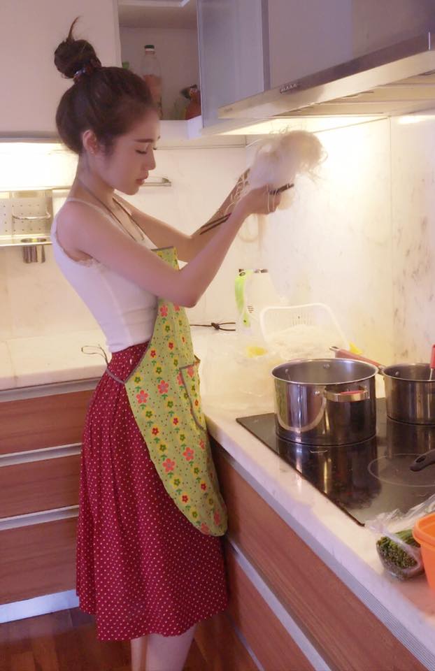 Thích mê vườn rau ban công của người đẹp nóng bỏng nhất nhì showbiz Việt - Ảnh 4. Thích mê vườn rau ban công của người đẹp nóng bỏng nhất nhì showbiz Việt - Ảnh 4.