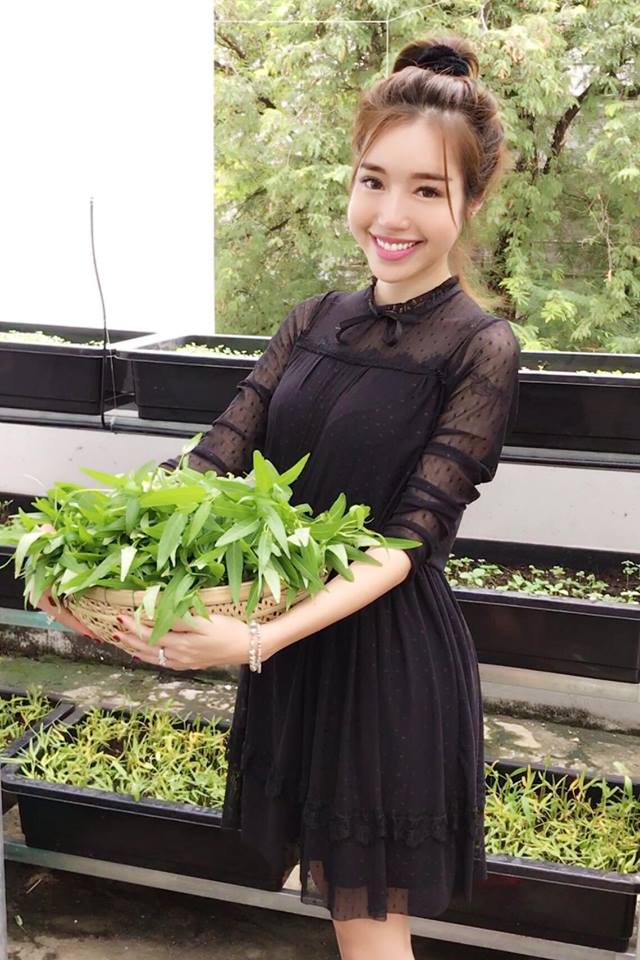 Thích mê vườn rau ban công của người đẹp nóng bỏng nhất nhì showbiz Việt - Ảnh 12. Thích mê vườn rau ban công của người đẹp nóng bỏng nhất nhì showbiz Việt - Ảnh 12.