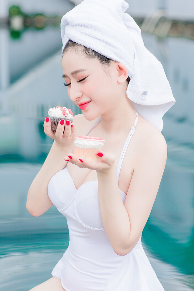 Hot girl Ivy khoe thân hình “đồng hồ cát” nóng bỏng bên hồ bơi - Ảnh 14.