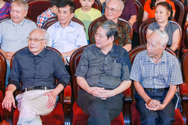 Nhạc sĩ Thuỵ Kha bật khóc khi được nhạc sĩ Phạm Tuyên, Văn Ký ngợi khen - Ảnh 4. Nhạc sĩ Thuỵ Kha bật khóc khi được nhạc sĩ Phạm Tuyên, Văn Ký ngợi khen - Ảnh 4.
