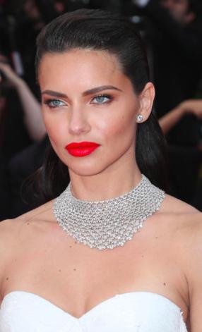 &ldquo;Sao&rdquo; v&agrave; những m&agrave;n khoe trang sức khủng - Ảnh 8.