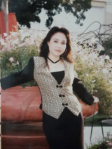 Nhan sắc khuynh thành thời trẻ của vợ ông trùm Phan Quân Người phán xử - Ảnh 6. Nhan sắc khuynh thành thời trẻ của vợ ông trùm Phan Quân Người phán xử - Ảnh 6.