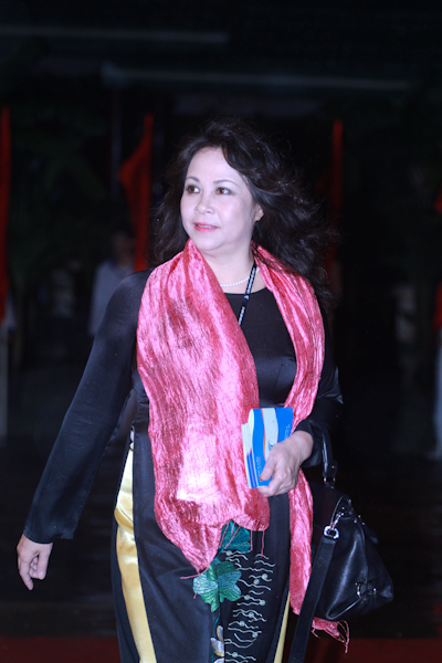 Nhan sắc khuynh thành thời trẻ của vợ ông trùm Phan Quân Người phán xử - Ảnh 31. Nhan sắc khuynh thành thời trẻ của vợ ông trùm Phan Quân Người phán xử - Ảnh 31.