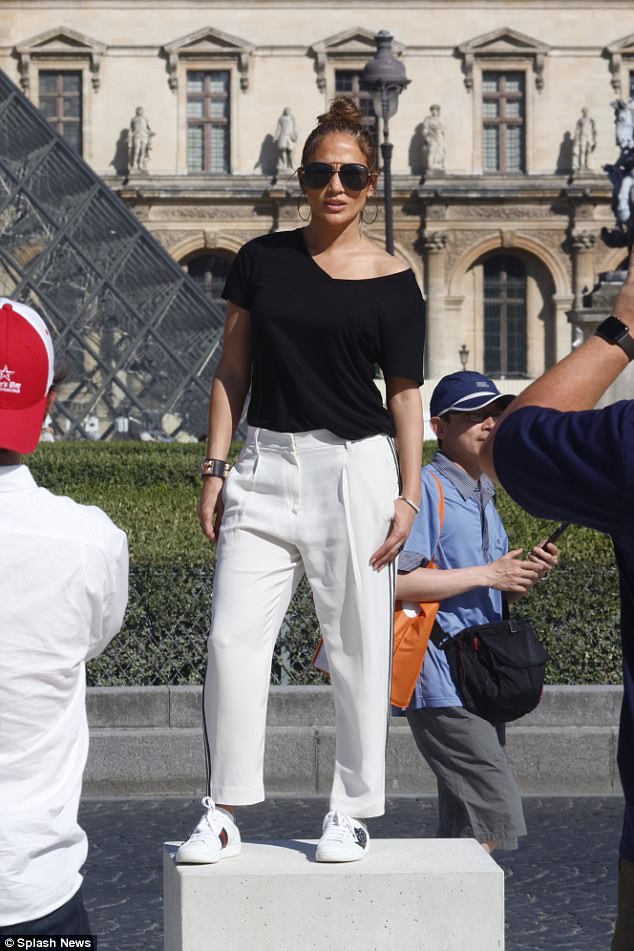 Jennifer Lopez hạnh phúc bên bồ trẻ - Ảnh 8. Jennifer Lopez hạnh phúc bên bồ trẻ - Ảnh 8.