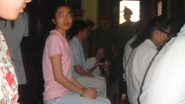Dàn chân dài nóng bỏng và vết trượt dài dẫn tới vòng lao lí - Ảnh 16. Dàn chân dài nóng bỏng và vết trượt dài dẫn tới vòng lao lí - Ảnh 16.
