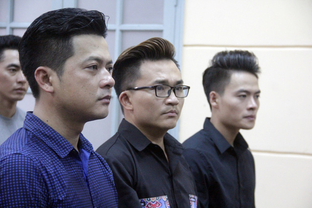 Nhiều nghệ sĩ tới tòa ủng hộ Ngọc Trinh trong vụ kiện Nhà hát kịch - Ảnh 6. Nhiều nghệ sĩ tới tòa ủng hộ Ngọc Trinh trong vụ kiện Nhà hát kịch - Ảnh 6.