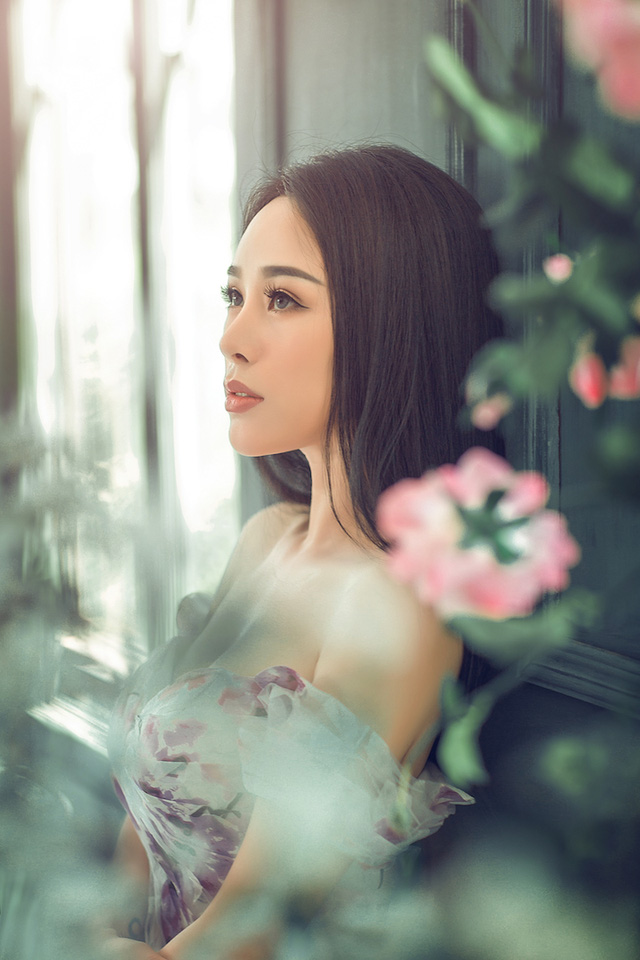 Nhan sắc “gái ba con” xinh như hoa hậu của bà xã nghệ sĩ Việt Hoàn - Ảnh 2. Nhan sắc “gái ba con” xinh như hoa hậu của bà xã nghệ sĩ Việt Hoàn - Ảnh 2.