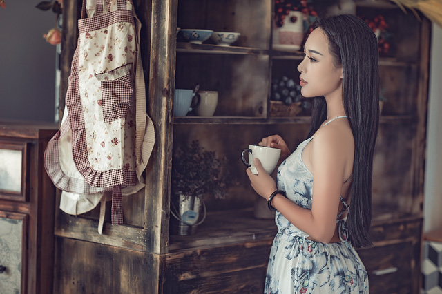 Nhan sắc “gái ba con” xinh như hoa hậu của bà xã nghệ sĩ Việt Hoàn - Ảnh 16. Nhan sắc “gái ba con” xinh như hoa hậu của bà xã nghệ sĩ Việt Hoàn - Ảnh 16.
