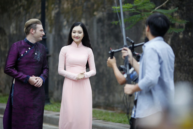 Ngẩn ngơ nhan sắc “Nàng thơ xứ Huế” Ngọc Trân khi tái xuất làm MC - Ảnh 16. Ngẩn ngơ nhan sắc “Nàng thơ xứ Huế” Ngọc Trân khi tái xuất làm MC - Ảnh 16.