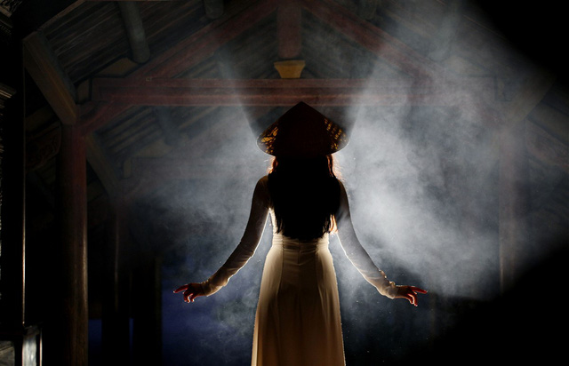 Ngẩn ngơ nhan sắc “Nàng thơ xứ Huế” Ngọc Trân khi tái xuất làm MC - Ảnh 28. Ngẩn ngơ nhan sắc “Nàng thơ xứ Huế” Ngọc Trân khi tái xuất làm MC - Ảnh 28.