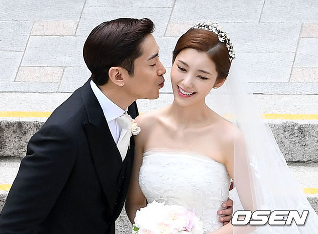 Eric Mun điển trai sánh đôi bên cô dâu trẻ đẹp trong ngày cưới - Ảnh 6. Eric Mun điển trai sánh đôi bên cô dâu trẻ đẹp trong ngày cưới - Ảnh 6.