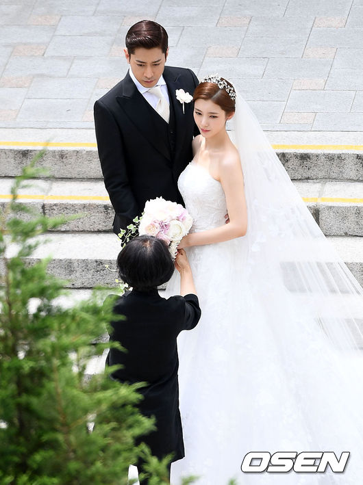 Eric Mun điển trai sánh đôi bên cô dâu trẻ đẹp trong ngày cưới - Ảnh 12. Eric Mun điển trai sánh đôi bên cô dâu trẻ đẹp trong ngày cưới - Ảnh 12.