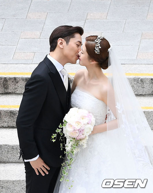 Eric Mun điển trai sánh đôi bên cô dâu trẻ đẹp trong ngày cưới - Ảnh 20. Eric Mun điển trai sánh đôi bên cô dâu trẻ đẹp trong ngày cưới - Ảnh 20.