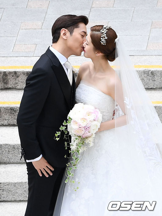 Eric Mun điển trai sánh đôi bên cô dâu trẻ đẹp trong ngày cưới - Ảnh 22. Eric Mun điển trai sánh đôi bên cô dâu trẻ đẹp trong ngày cưới - Ảnh 22.