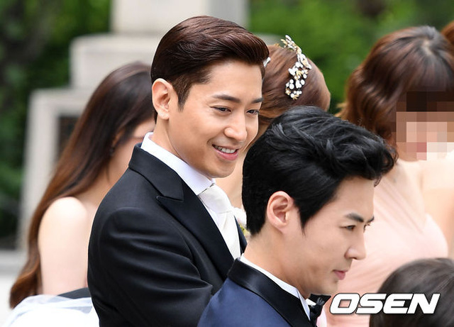 Eric Mun điển trai sánh đôi bên cô dâu trẻ đẹp trong ngày cưới - Ảnh 28. Eric Mun điển trai sánh đôi bên cô dâu trẻ đẹp trong ngày cưới - Ảnh 28.