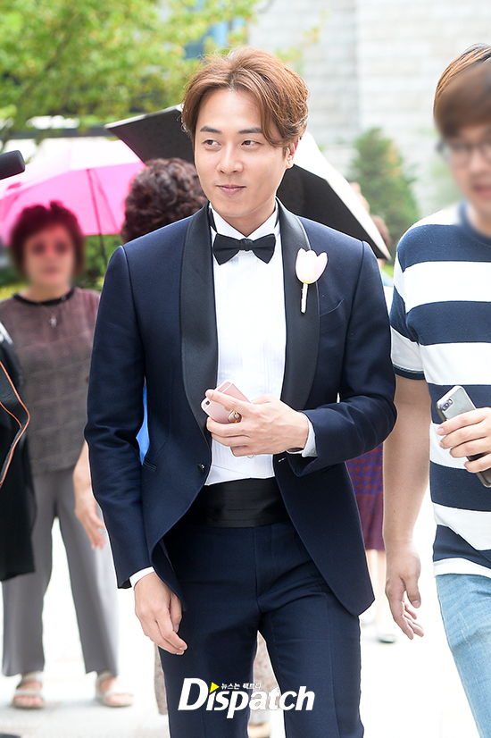 Eric Mun điển trai sánh đôi bên cô dâu trẻ đẹp trong ngày cưới - Ảnh 32. Eric Mun điển trai sánh đôi bên cô dâu trẻ đẹp trong ngày cưới - Ảnh 32.