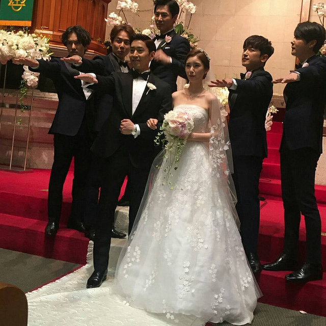 Eric Mun điển trai sánh đôi bên cô dâu trẻ đẹp trong ngày cưới - Ảnh 42. Eric Mun điển trai sánh đôi bên cô dâu trẻ đẹp trong ngày cưới - Ảnh 42.