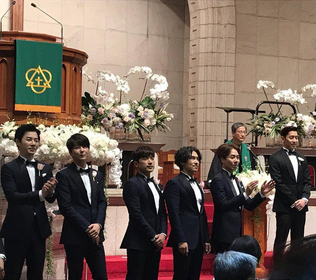 Eric Mun điển trai sánh đôi bên cô dâu trẻ đẹp trong ngày cưới - Ảnh 44. Eric Mun điển trai sánh đôi bên cô dâu trẻ đẹp trong ngày cưới - Ảnh 44.