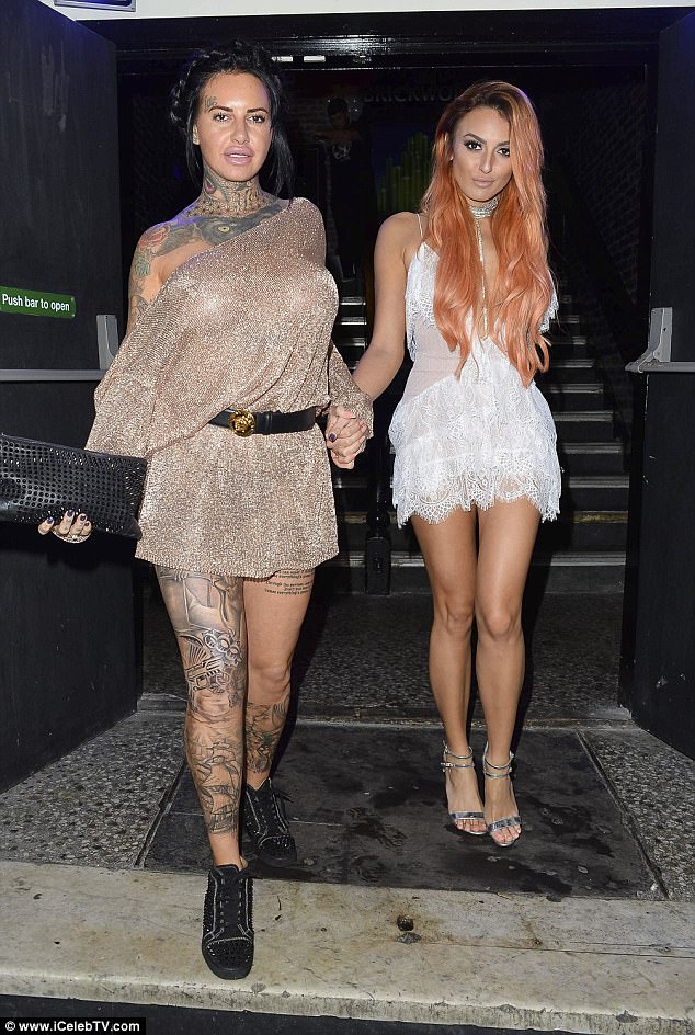 Người đẹp xăm trổ diện &aacute;o tắm bốc lửa - Ảnh 14.