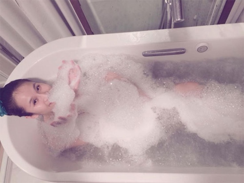 Mỹ nhân Việt khoe ảnh nude trong bồn tắm: Sự thật ngã ngửa - Ảnh 36.