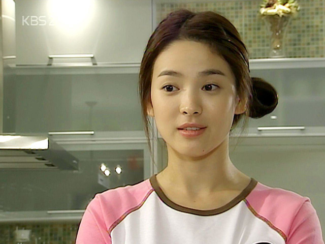 H&agrave;nh tr&igrave;nh nhan sắc của Song Hye Kyo trong 20 năm tham gia l&agrave;ng giải tr&iacute; - Ảnh 24.