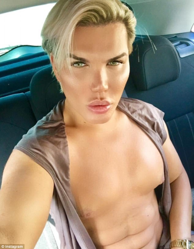 Mũi của búp bê sống Rodrigo Alves có thể rơi ra - Ảnh 12. Mũi của búp bê sống Rodrigo Alves có thể rơi ra - Ảnh 12.