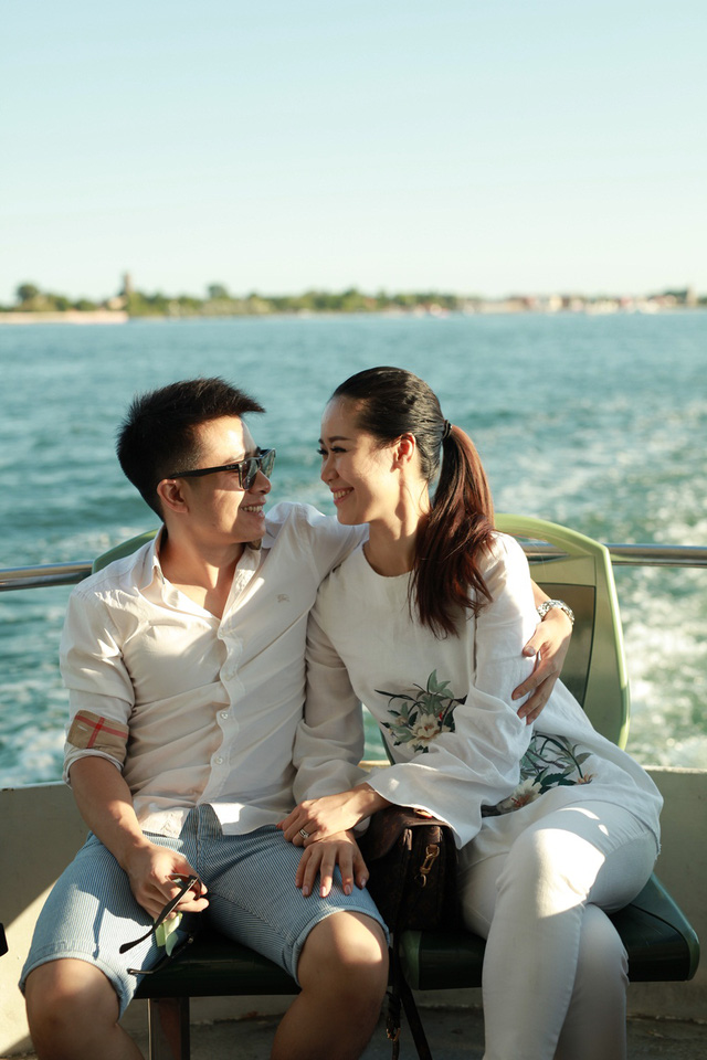 Vợ chồng Dương Thùy Linh tình tứ đi “trăng mật” lại sau 7 năm - Ảnh 2. Vợ chồng Dương Thùy Linh tình tứ đi “trăng mật” lại sau 7 năm - Ảnh 2.