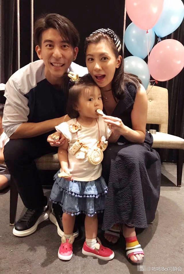 Sau cuộc hôn nhân “địa ngục”, Giả Tịnh Văn hạnh phúc bên người chồng kém 9 tuổi - Ảnh 6. Sau cuộc hôn nhân “địa ngục”, Giả Tịnh Văn hạnh phúc bên người chồng kém 9 tuổi - Ảnh 6.